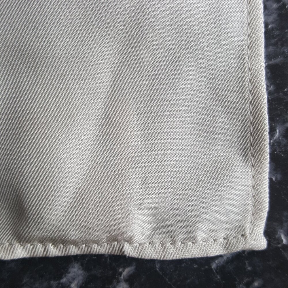 TOTEME ! 100% Silk Scarf , knotted Monogram (57X57CM) - Picture 9 of 11